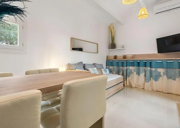 Apartment Pinede Proche Village Naturiste