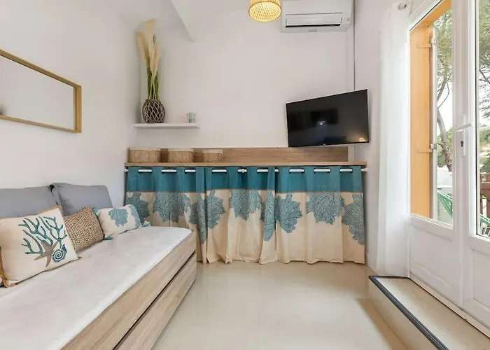 Pinede Proche Village Naturiste